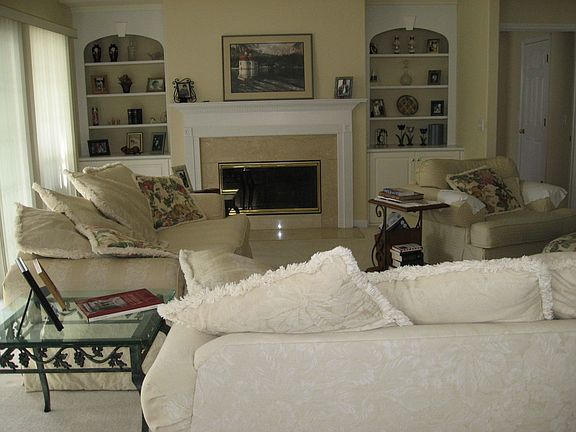 Spacious Family Room with Fireplace (Gas Logs) and Built-in Book Shelves   