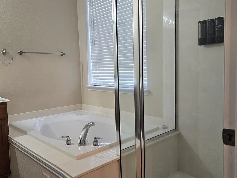 2706 Courtyard Ln — Photo 15