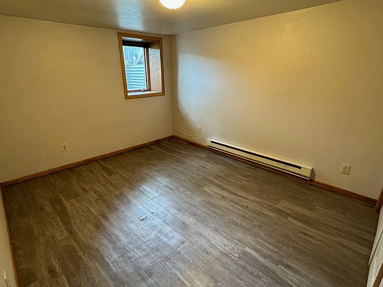 Dinnie Apts 102-108 4th Ave S — Photo 6