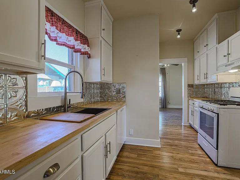 1005 E Moreland St — Photo 12
