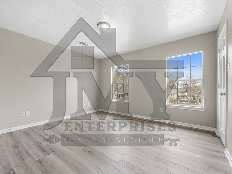 2530 Aldon St #B — Photo 12