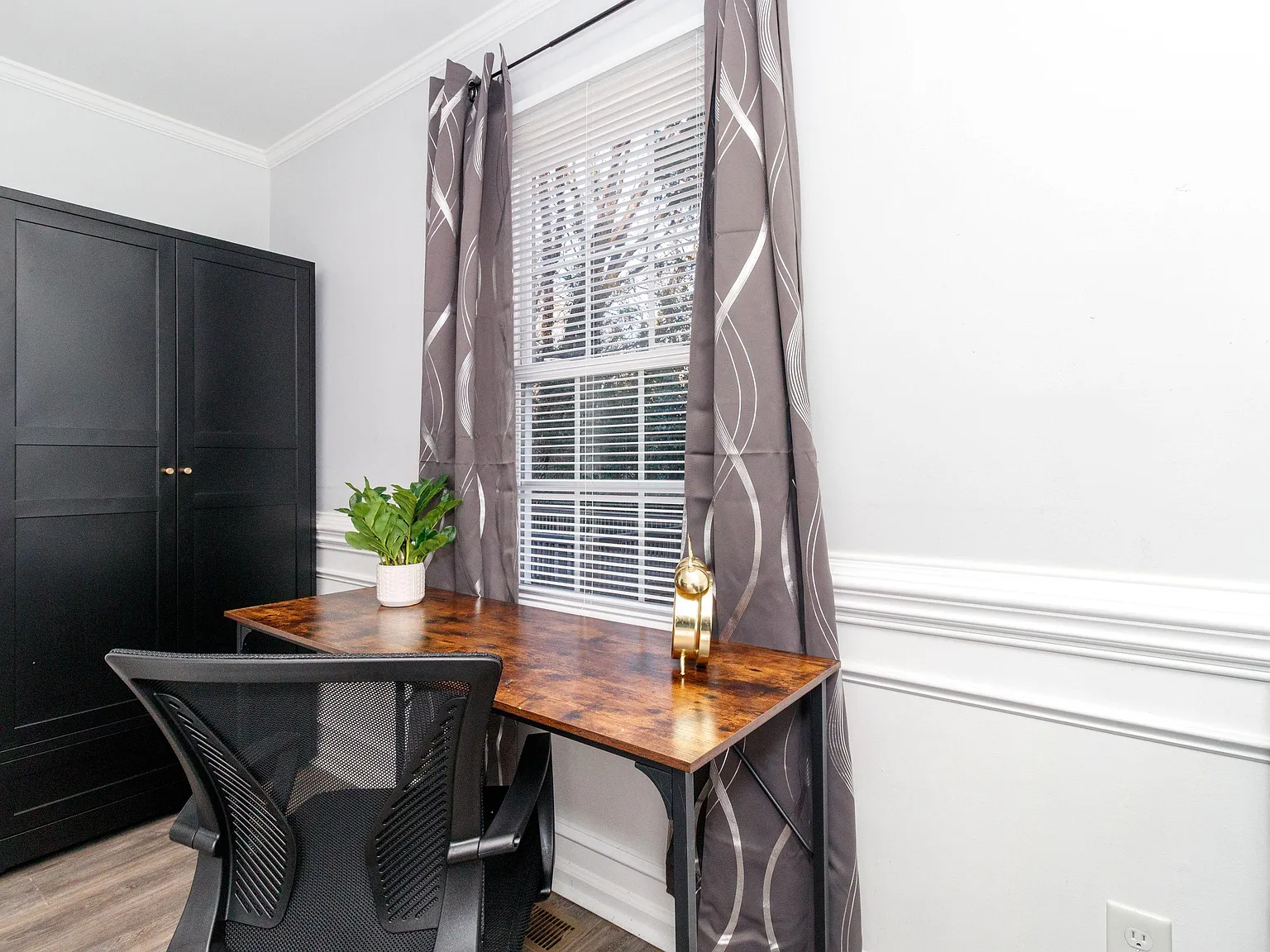 4 bed, 3.0 bath, 2326 sqft, $1,170 — Photo 1