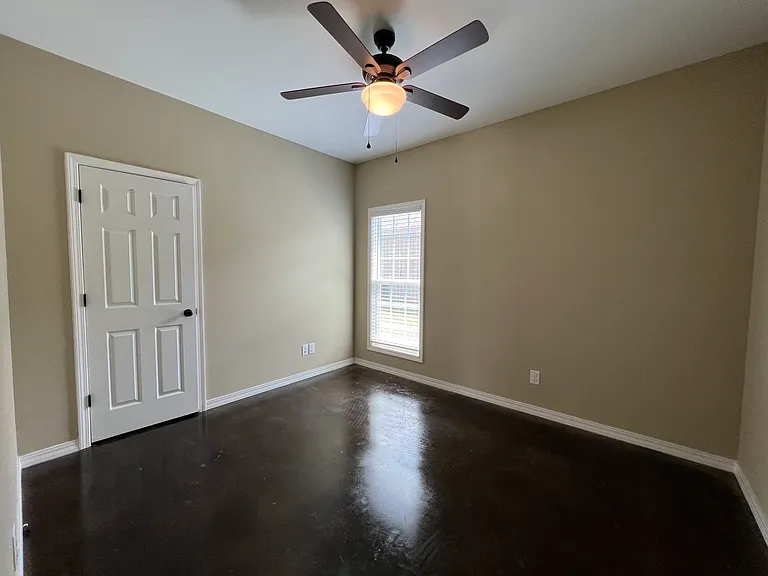 12914 Churchill Dr #B — Photo 9