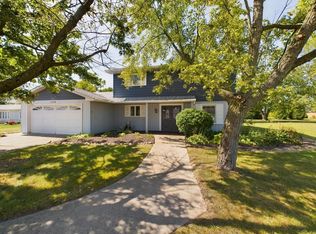 1326 Stag Dr, Fort Wayne, IN 46804