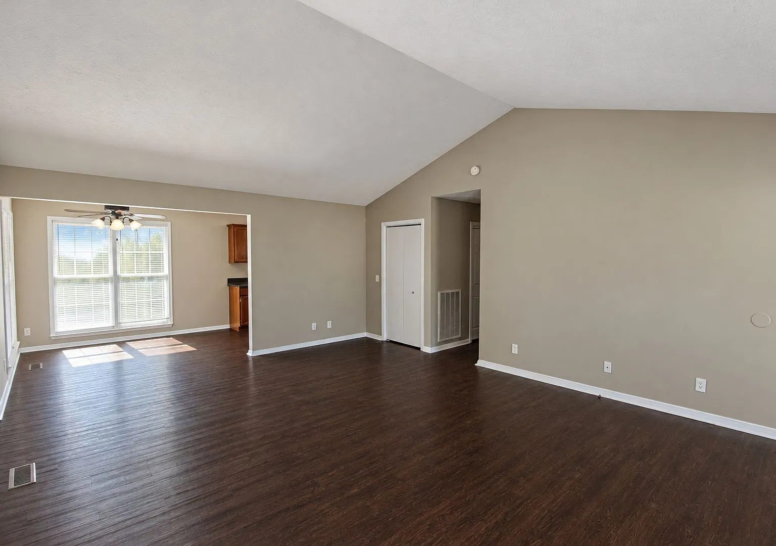 Pet-Friendly 3-Bedroom Home with Wraparound Porch — Photo 2