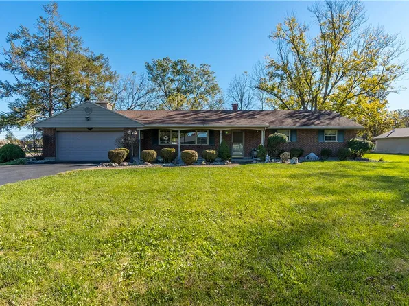 6315 Country Estates Dr, Tipp City, OH 45371