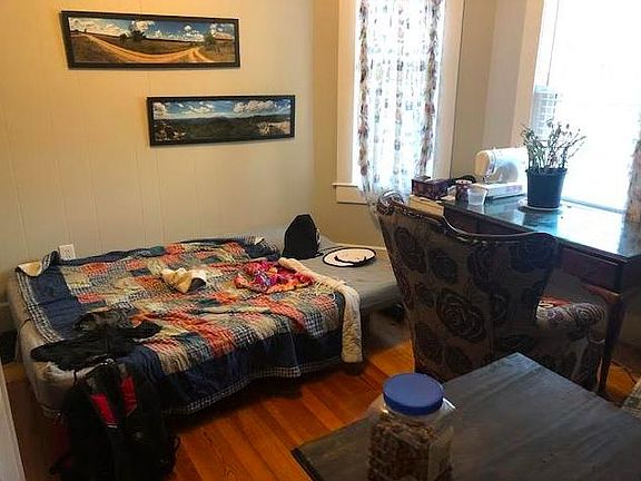 4th image of 90 Safford St #1