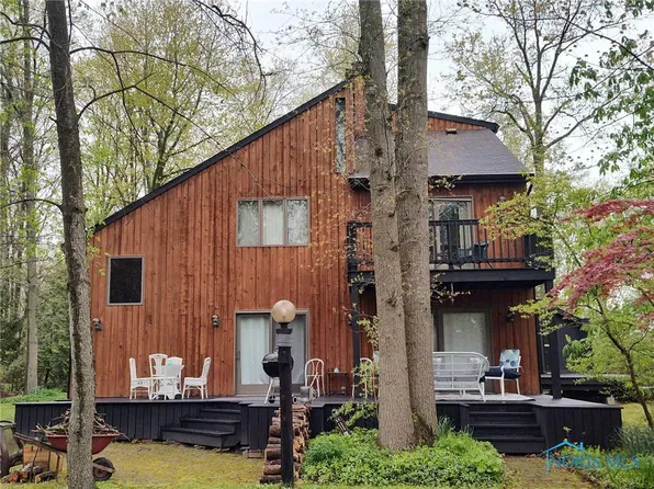 2 Indian Creek Dr, Rudolph, OH 43462