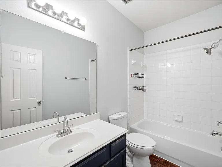 1707 N Highlands Xing — Photo 33