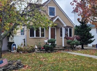 20 Oakview Ave, Oceanside, NY 11572