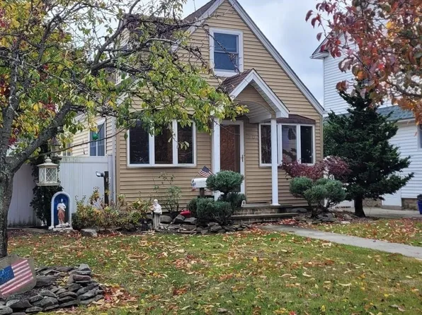 20 Oakview Avenue, Oceanside, NY 11572