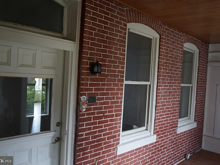132 4th Ave — Photo 3