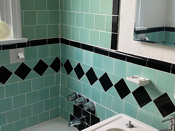 5th image of 1355 N Gardner St #206