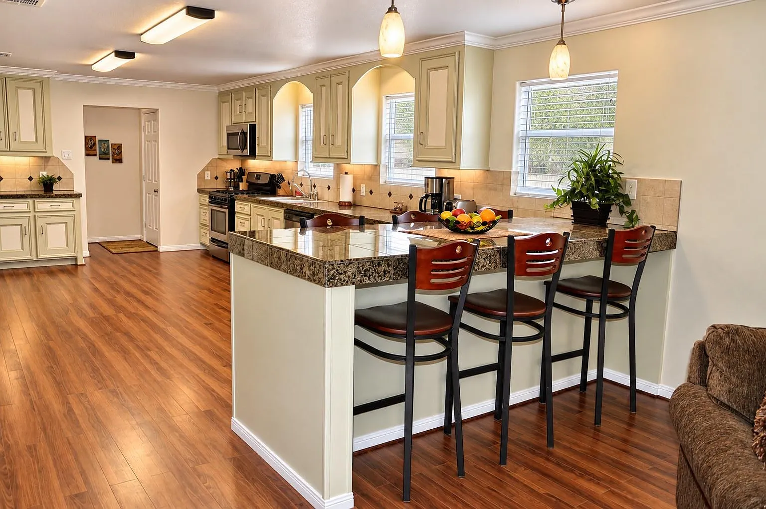 4 bed, 3.0 bath, 2400 sqft, $2,950 — Photo 3