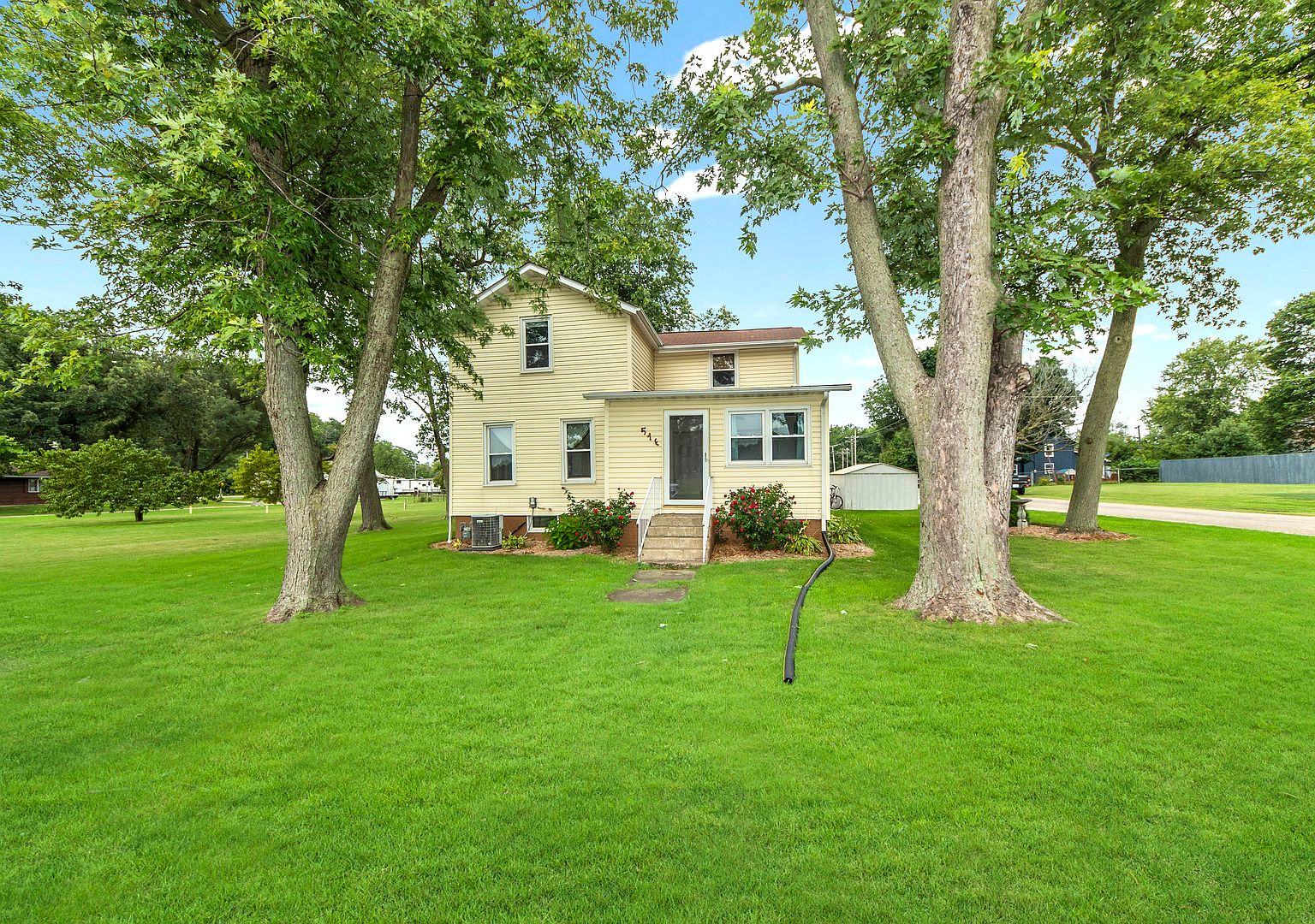 516 N Locust St, Wenona, IL 61377 Zillow