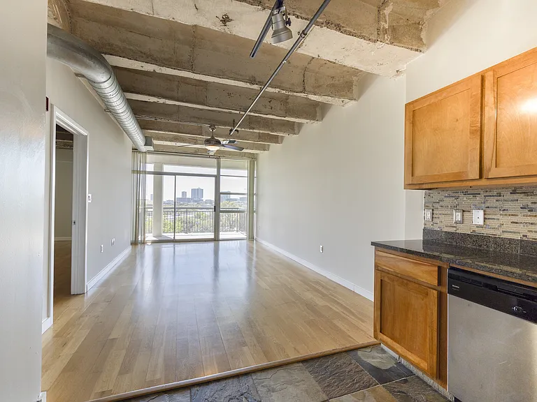 230 West Alabama Apartments — Photo 29