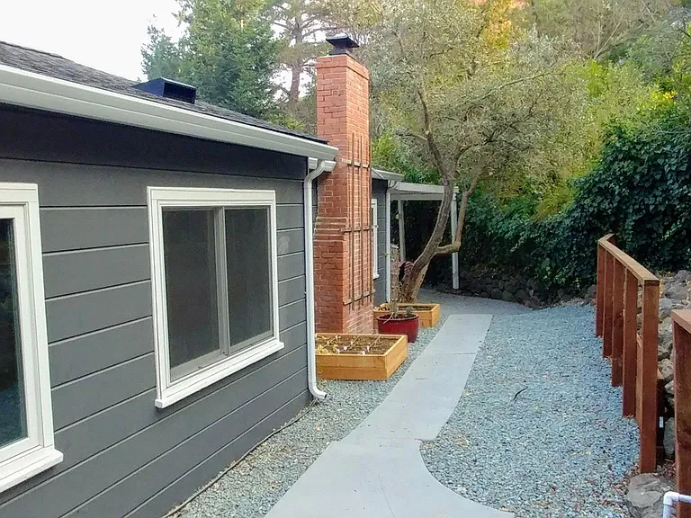 925 Hawthorn Dr — Photo 23