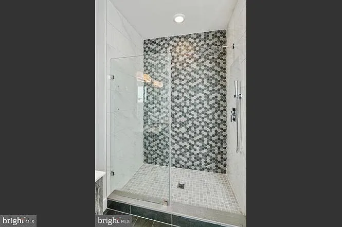 2348 Mountain St — Photo 8