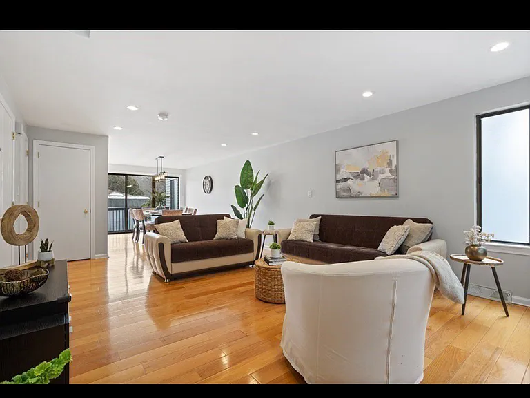113 Brigham St #4D — Photo 6