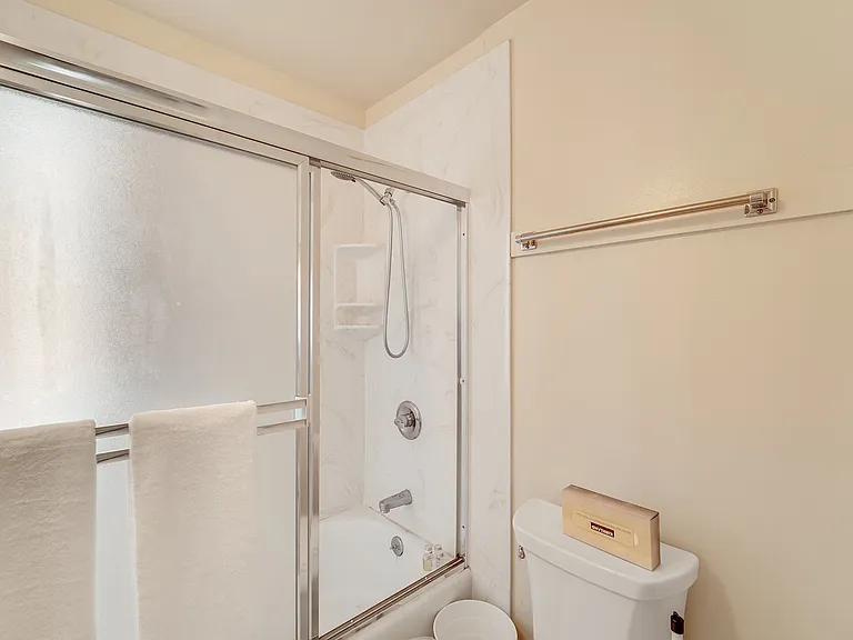Berkeley Park Apartments — Photo 54