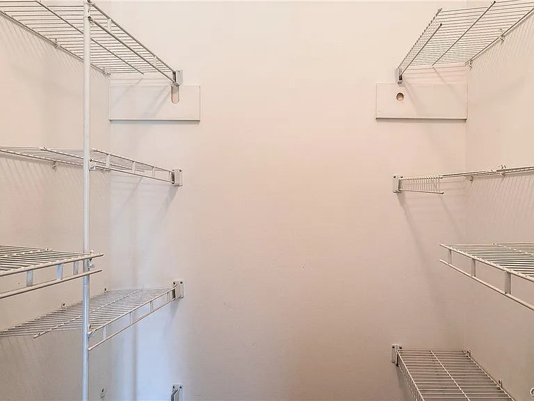 2404 Pipers Ct — Photo 32