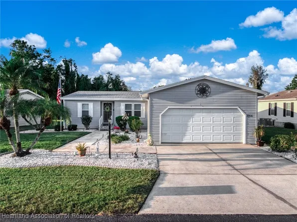 2716 E Waterview Dr, Avon Park, FL 33825