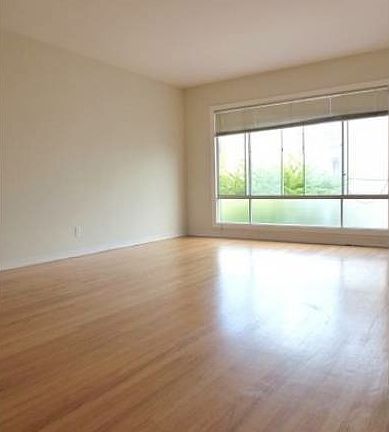 3rd image of 347 Green St APT 1