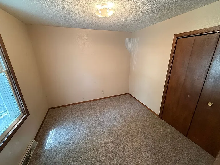721 E Kemp Ave — Photo 7