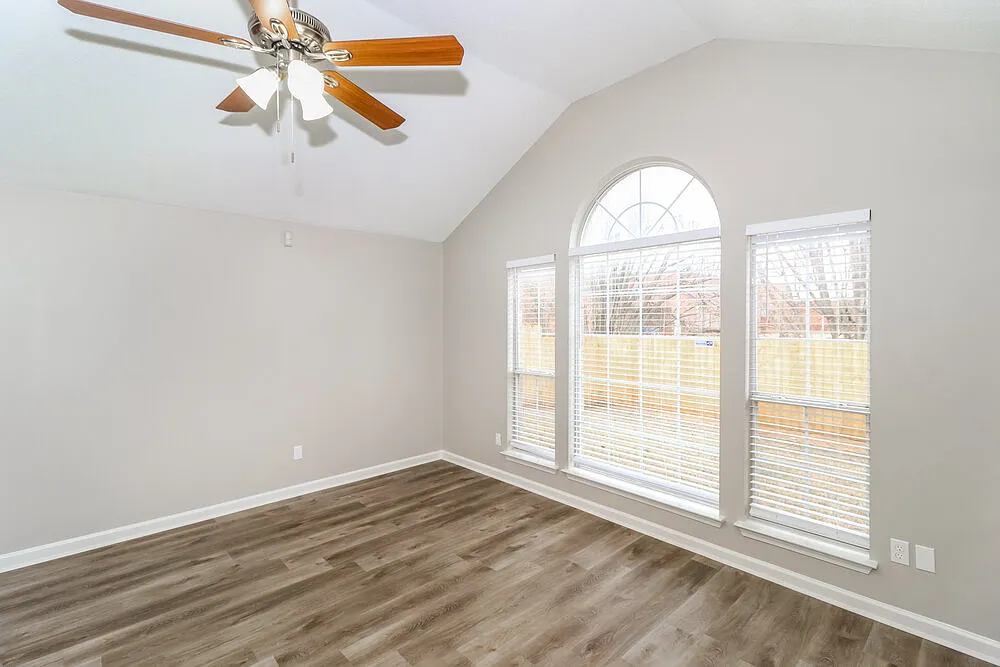 3 bed, 2.0 bath, 1340 sqft, $1,755 — Photo 4