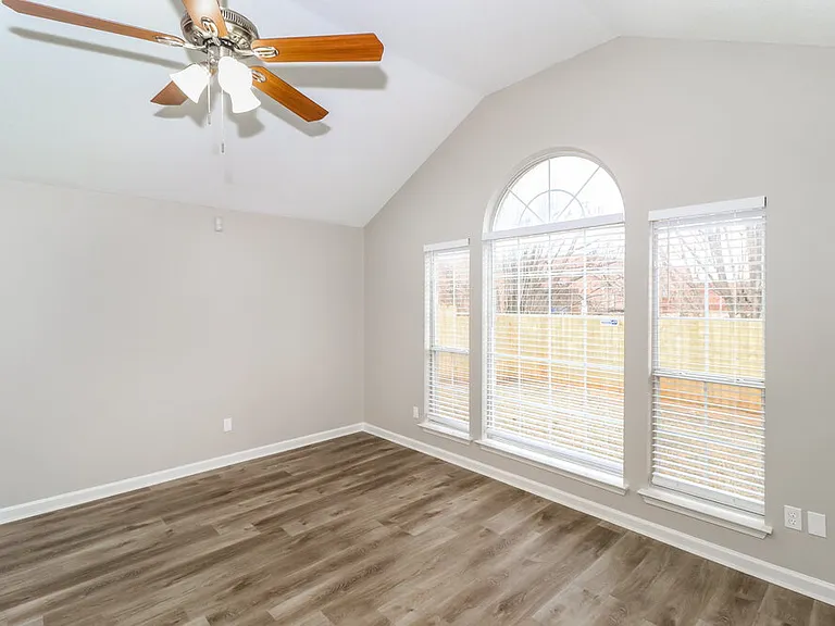 7086 Lagrange Hill Dr — Photo 4