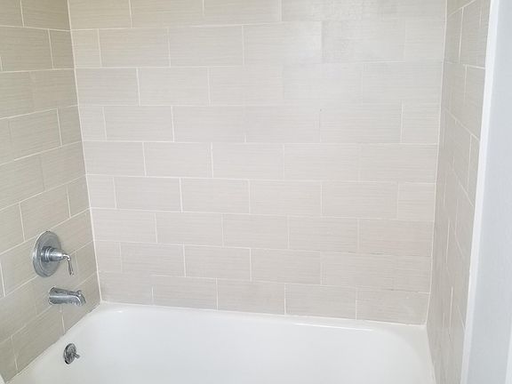 2nd image of 1120 1/2 W 101st St #1/2