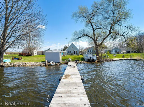 11505 Koth Dr, Linden, MI 48451