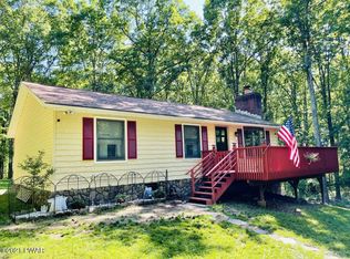 140 Briarwood Trl, Beach Lake, PA 18405