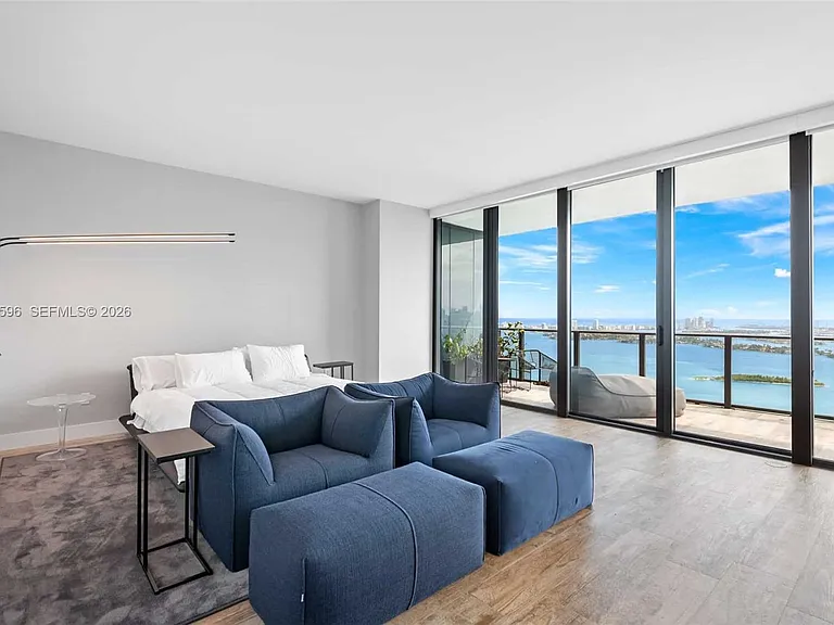 650 NE 32nd St #Penthouse 5201 — Photo 15
