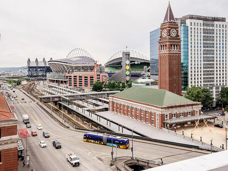 Seattle Apartments - Icon Apartments - Rooftop Deck View