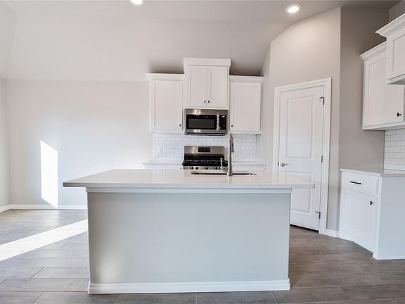 3rd image of 9016 NW 125th St