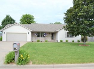 416 Longwood Ln, Wrightstown, WI 54180