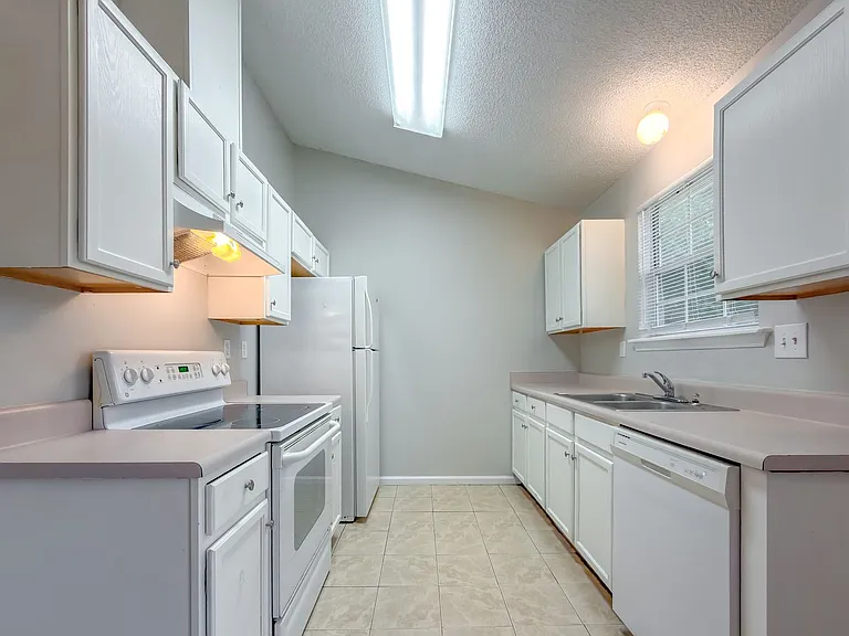1367 Idlewild Dr — Photo 11