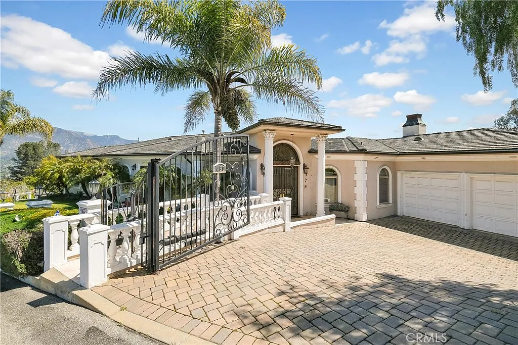 Building Photo - 450 Palmerstone La Canada