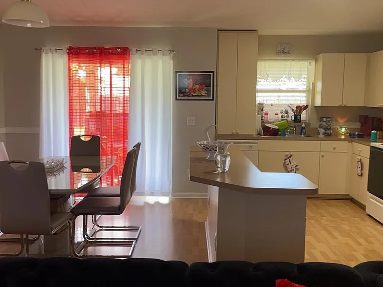 223 SW Elderberry Dr — Photo 3