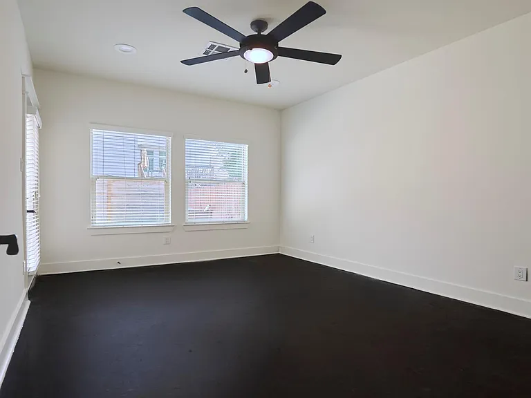 5516 Larkin St — Photo 18