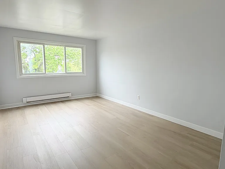 751 Windsor Ave #4 — Photo 4