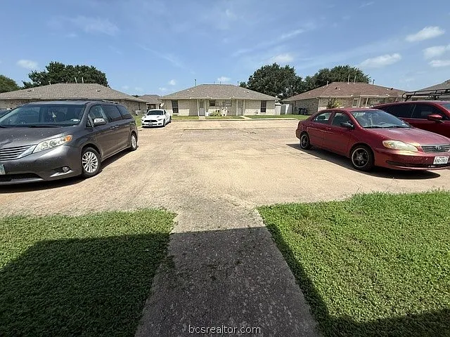 3 bed, 1080 sqft, $1,290 — Photo 2