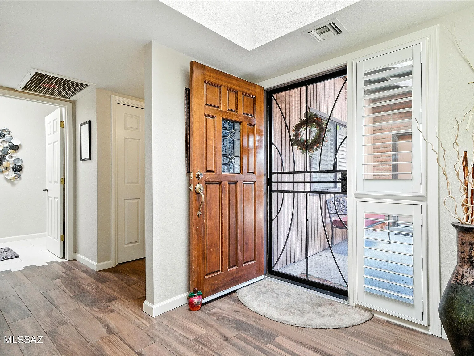 2 bed, 2.0 bath, 1476 sqft, $5,000 — Photo 4