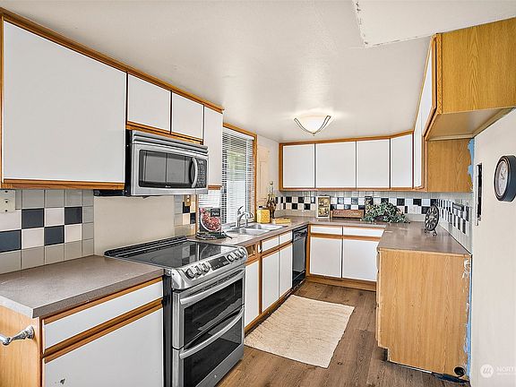4th image of 9515 208th Avenue E