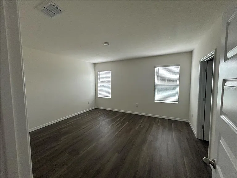 3377 Wakefield Dr — Photo 3