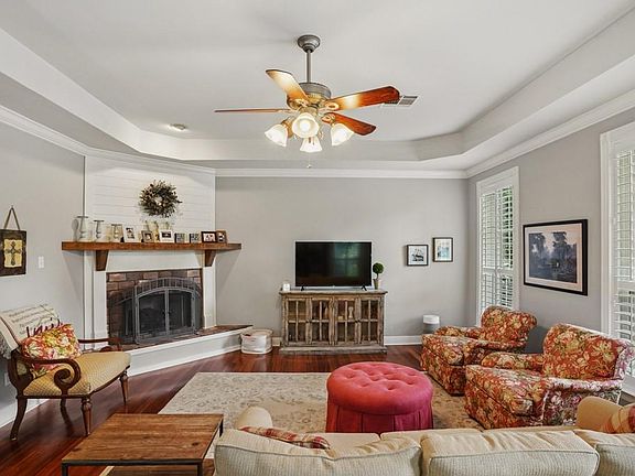 4th image of 617 Florida St