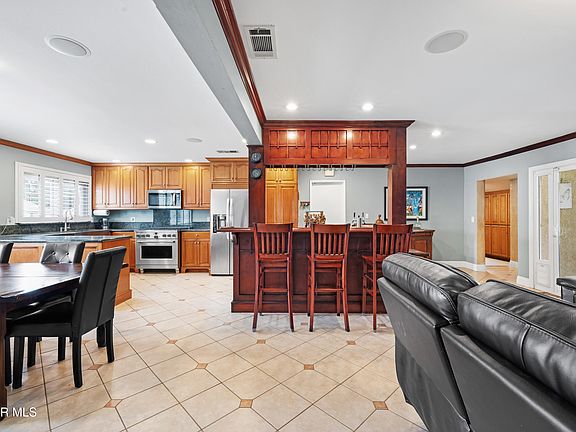 5th image of 3079 Waco Ave