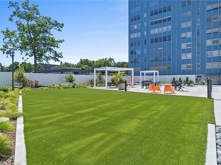 333A W Meyer Blvd #1215A — Photo 16
