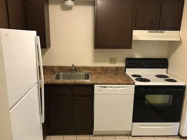 Condor Garden Apartments — Photo 14